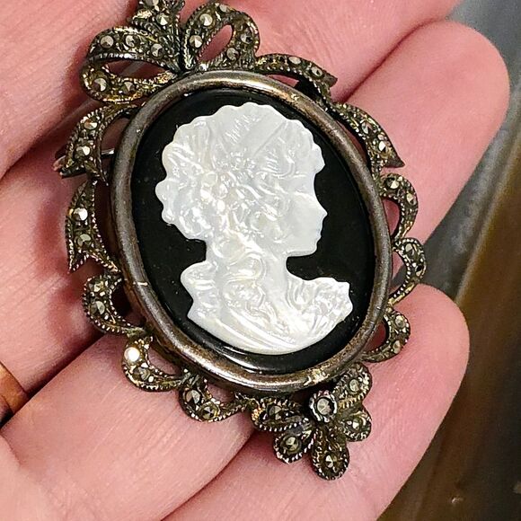 Sterling Silver 925 Cameo Brooch Pendant Mother Of Pearl Marcasite Onyx Vintage - Picture 3 of 7